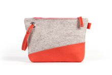 FELT CLUTCH WRISTLET