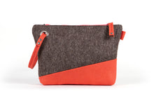 FELT CLUTCH WRISTLET