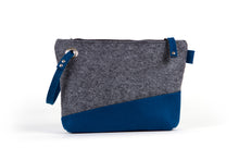FELT CLUTCH WRISTLET
