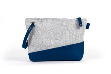 FELT CLUTCH WRISTLET