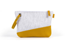 FELT CLUTCH WRISTLET