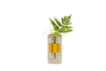 WALL MOUNTED STEM VASE